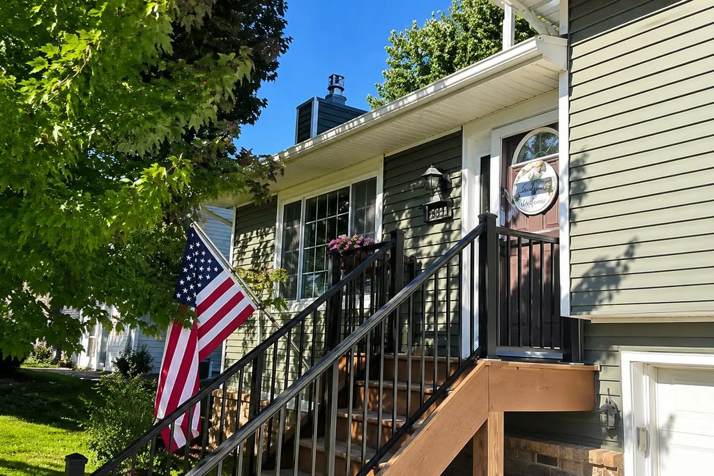 17540 Ionia Path, Lakeville