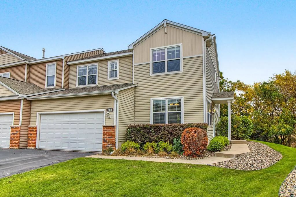 560 Ravencroft Road, Waconia