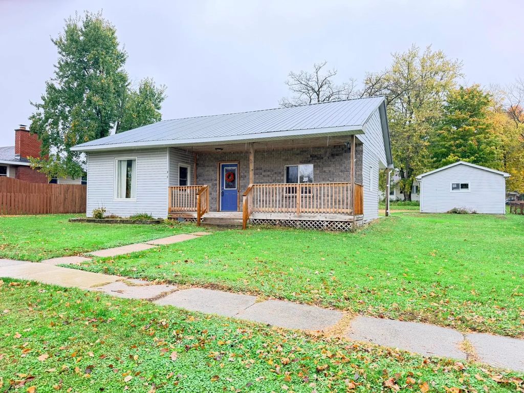 211 E Luella Street, Le Roy