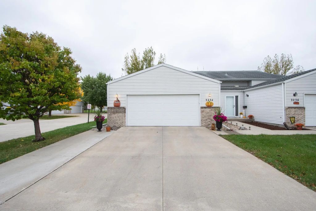 3234 35th Avenue S, Fargo