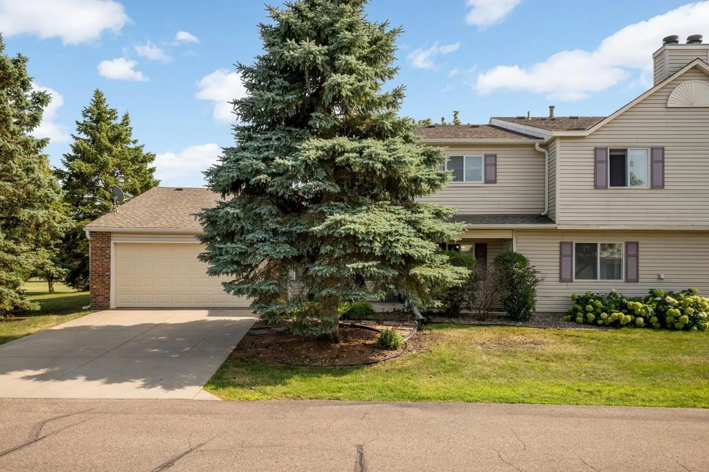 15822 Griffon Path, Apple Valley