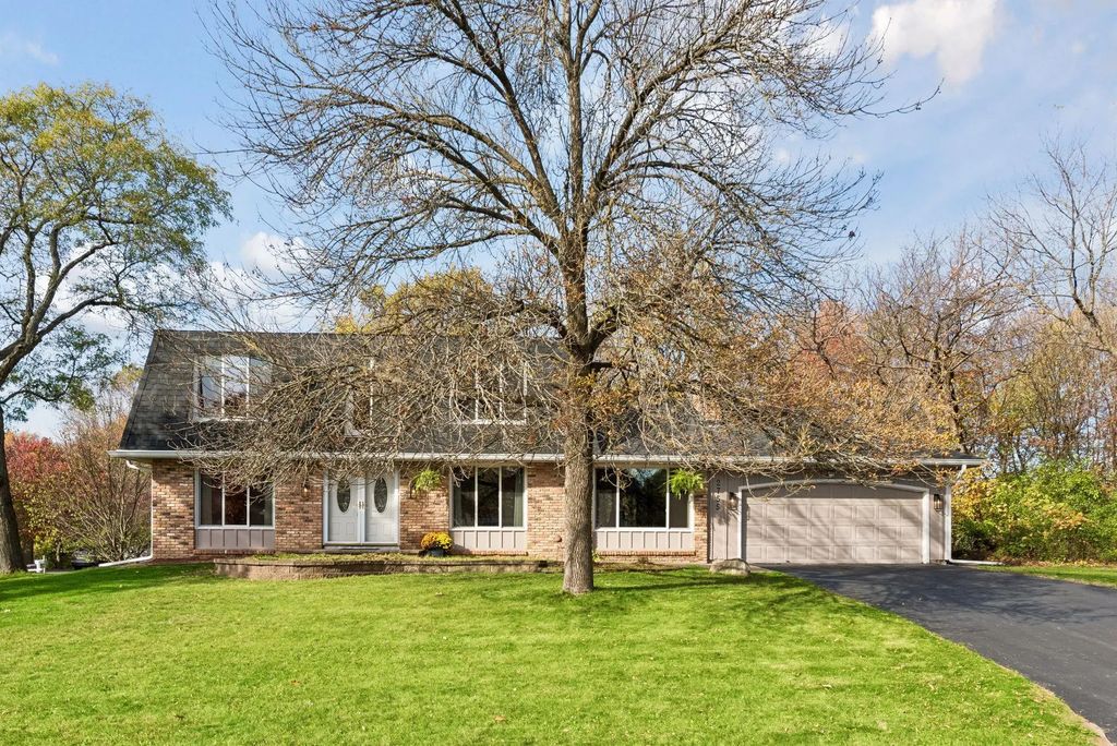2755 Shadyview Lane N, Plymouth