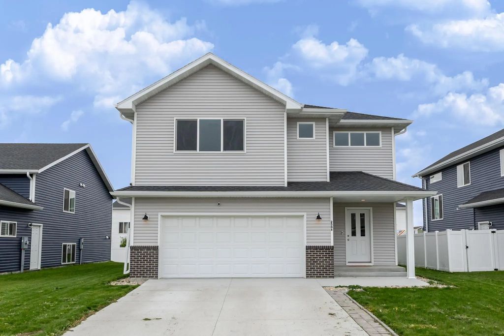 2506 Fulton Loop S, Fargo