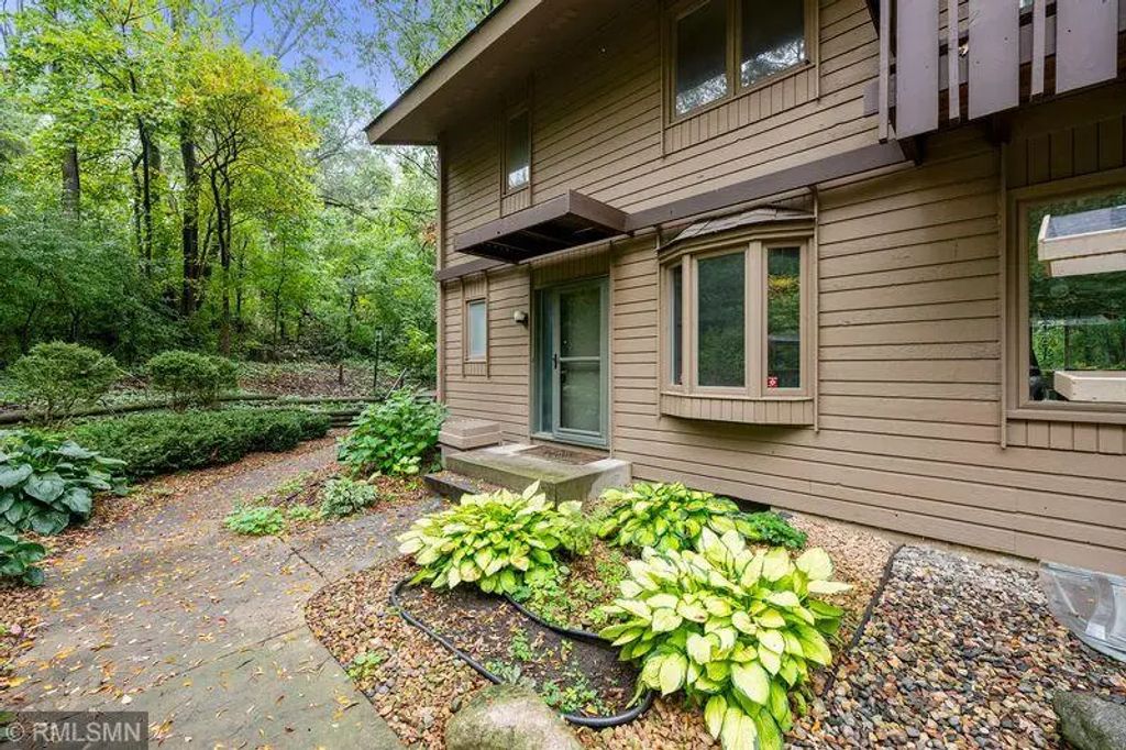 116 Birnamwood Drive, Burnsville