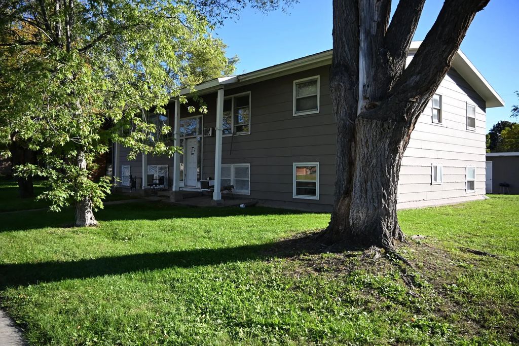 402 33rd Avenue N, Saint Cloud