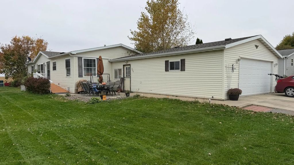 296 Countryview Street, Kasson