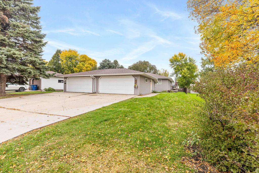 1326 35th Avenue S, Moorhead