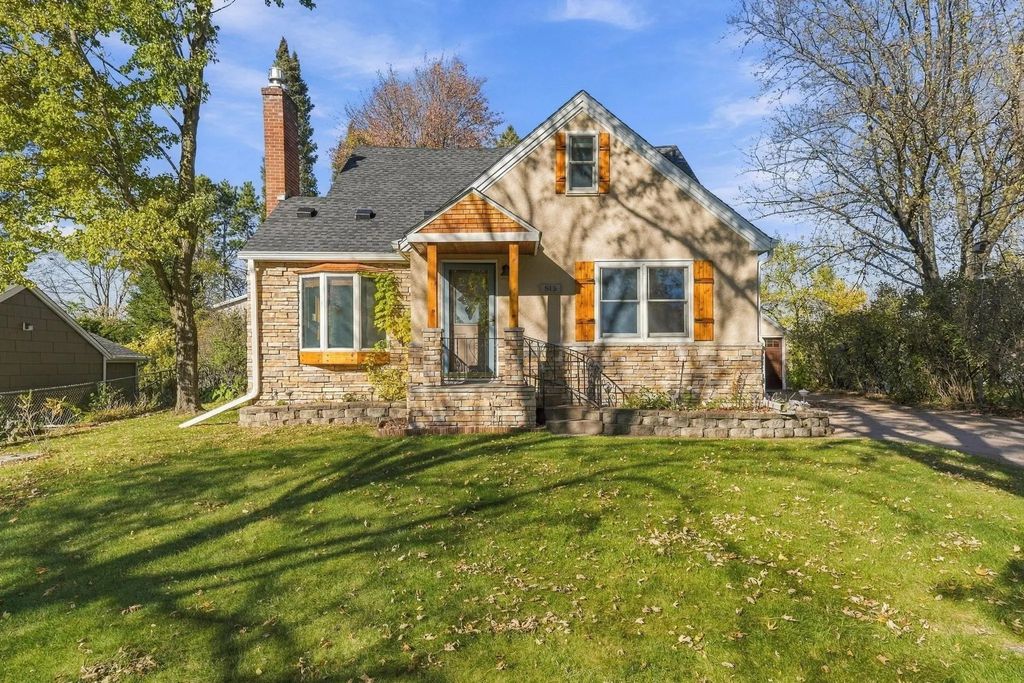 515 Roselawn Avenue E, Maplewood