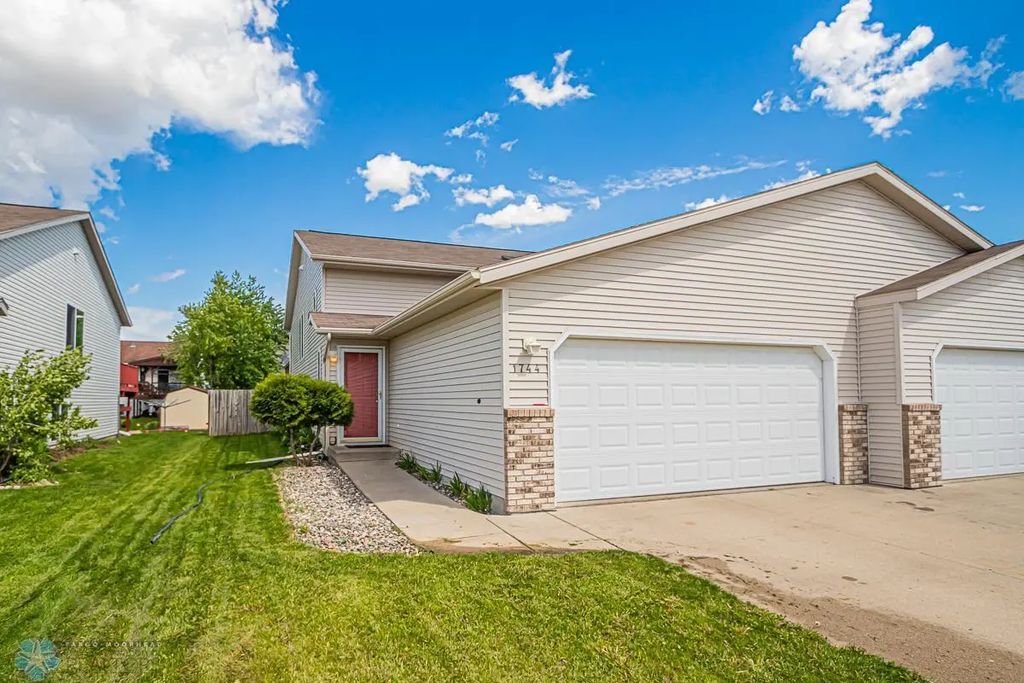 1744 50 Street S, Fargo