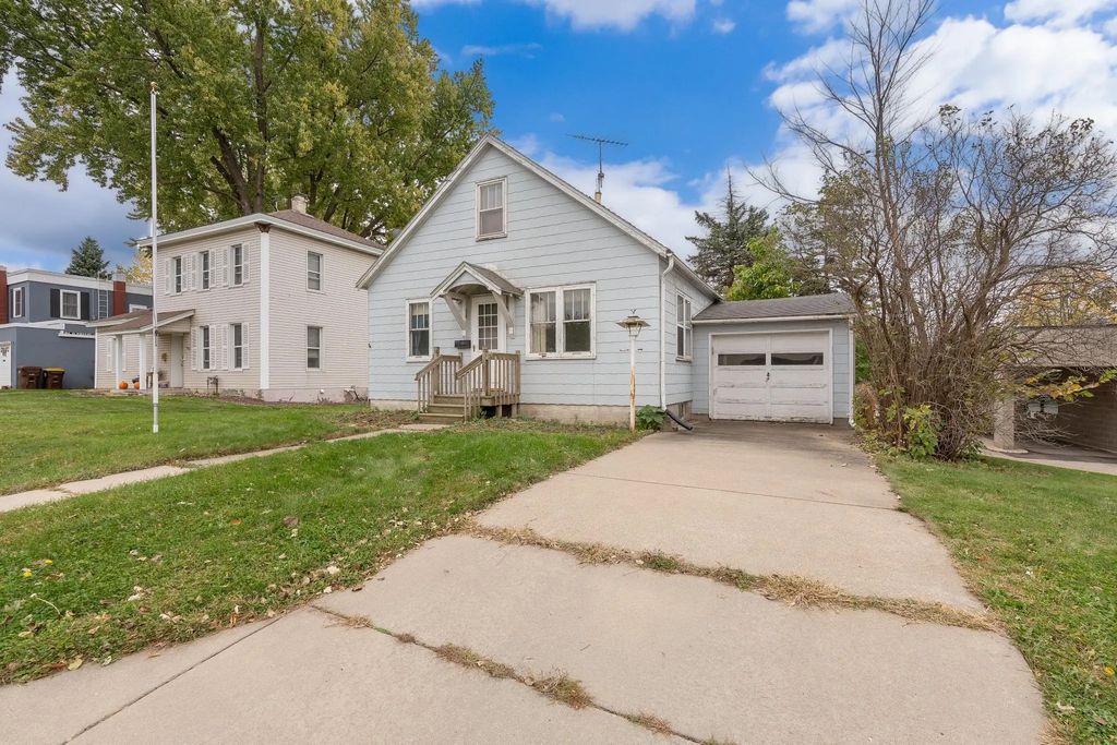 104 1st Street Ne, New Prague