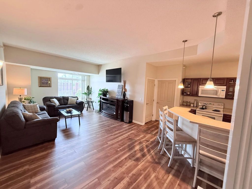 649 Old Highway 8 Nw 306, New Brighton