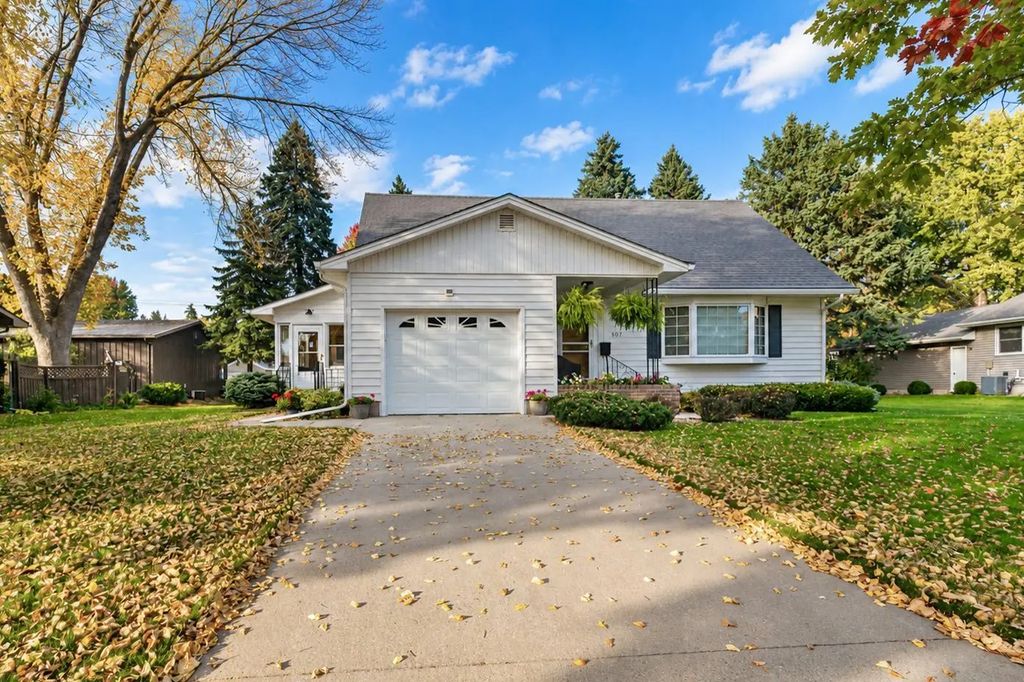 507 1st Street Sw, Madelia