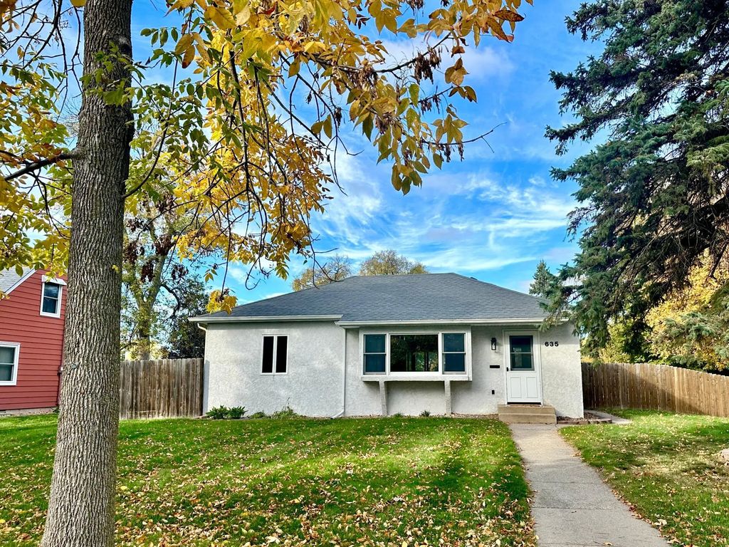 635 8th Avenue E, Shakopee