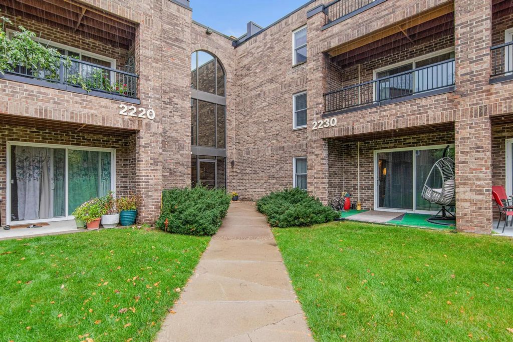 2230 Midland Grove Road 305, Roseville