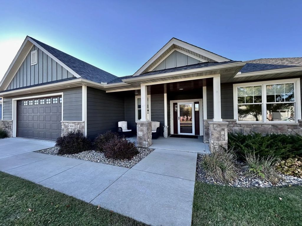 500 River Valley Lane, Dundas