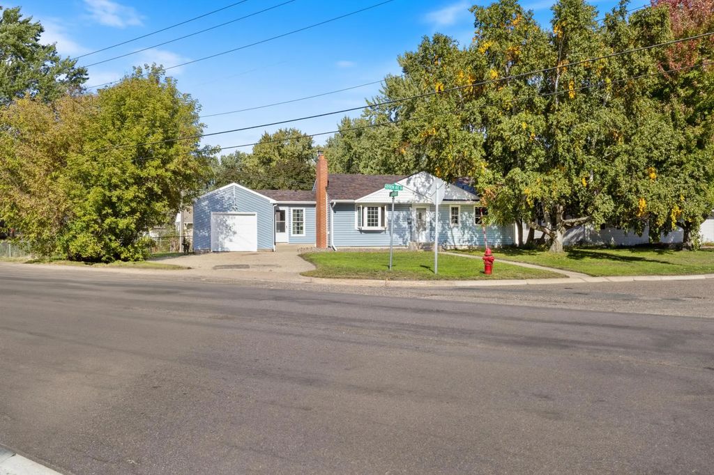 5340 Byron Avenue N, Crystal