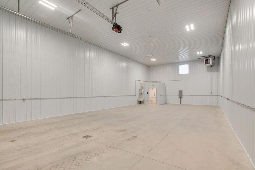 5590 13th Avenue N 9, Fargo