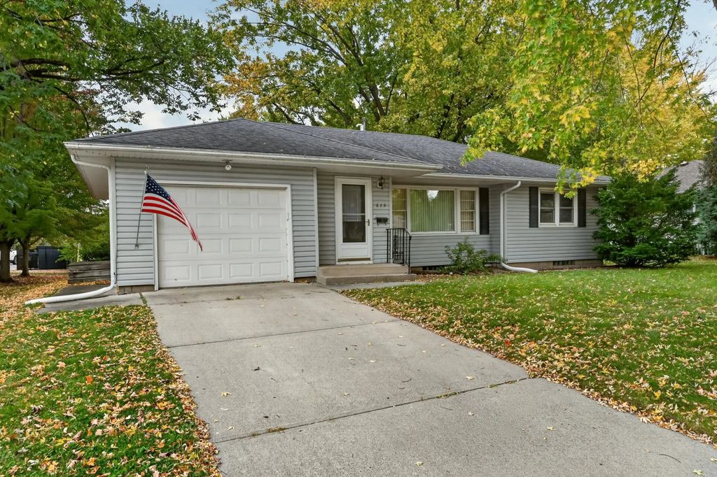 615 Hillcrest Avenue, Owatonna