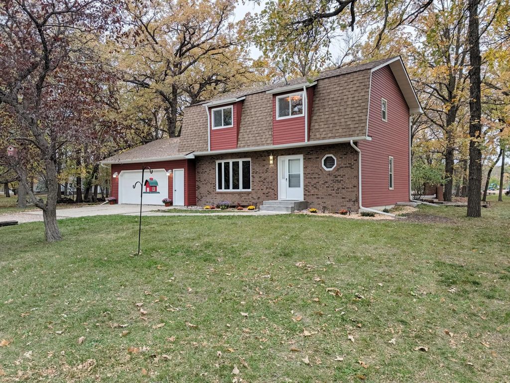 5902 3rd Street N, Moorhead