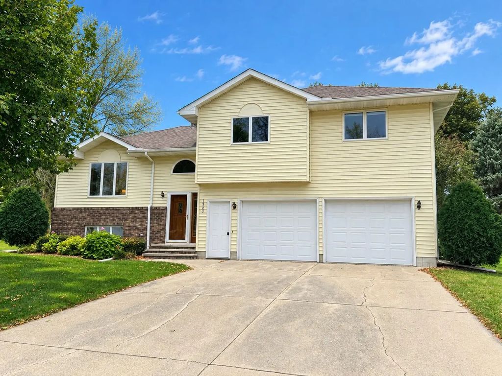 1540 Falcon Drive, Fairmont