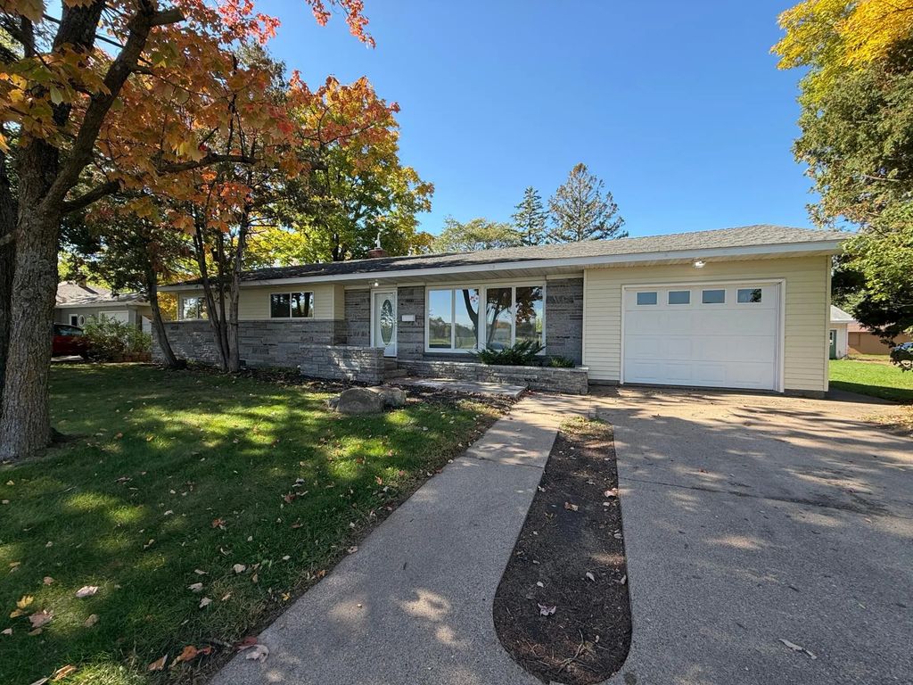 1311 15th Avenue S, Saint Cloud