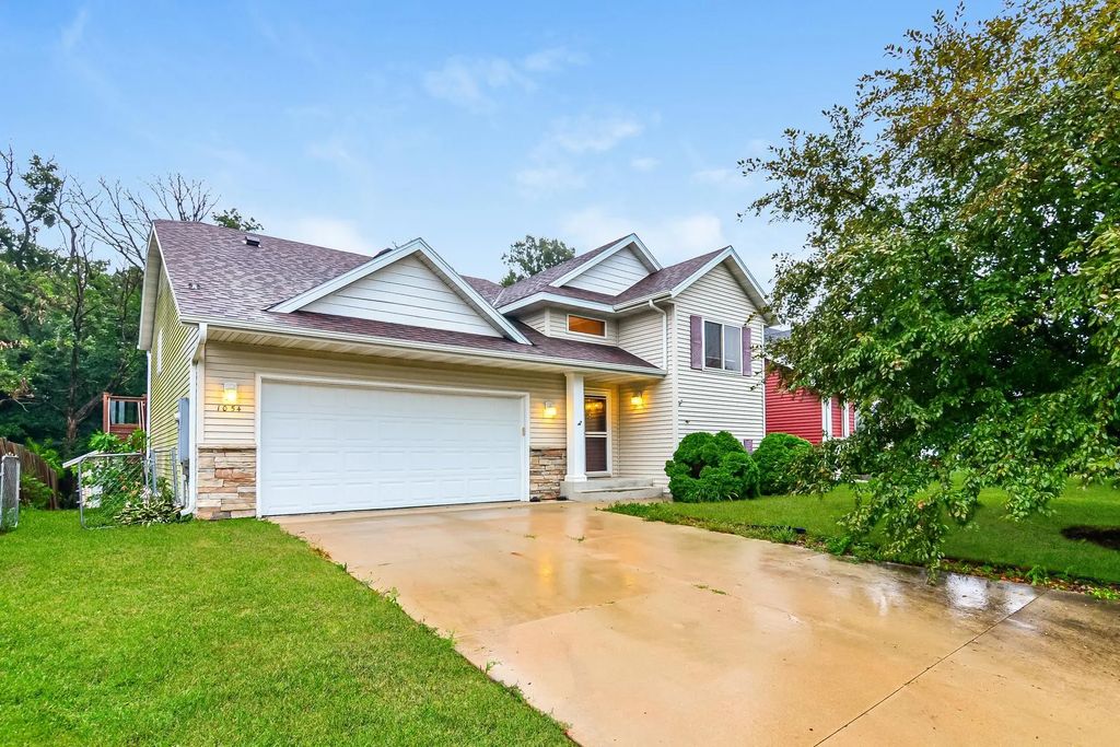 1054 Falcon Road Se, Rochester