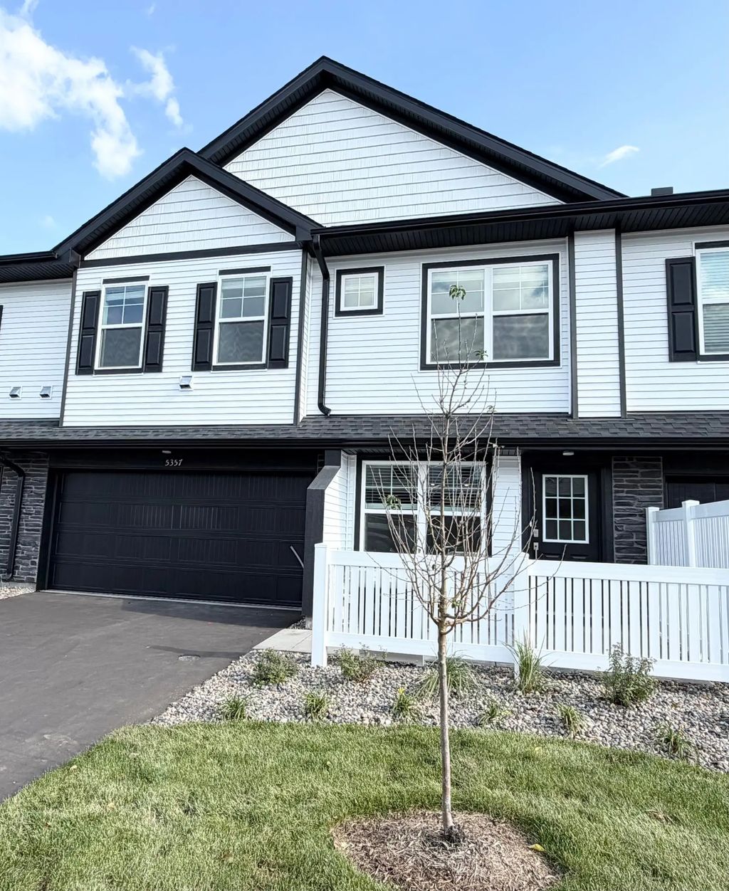 5357 Long Pointe Pass, Woodbury