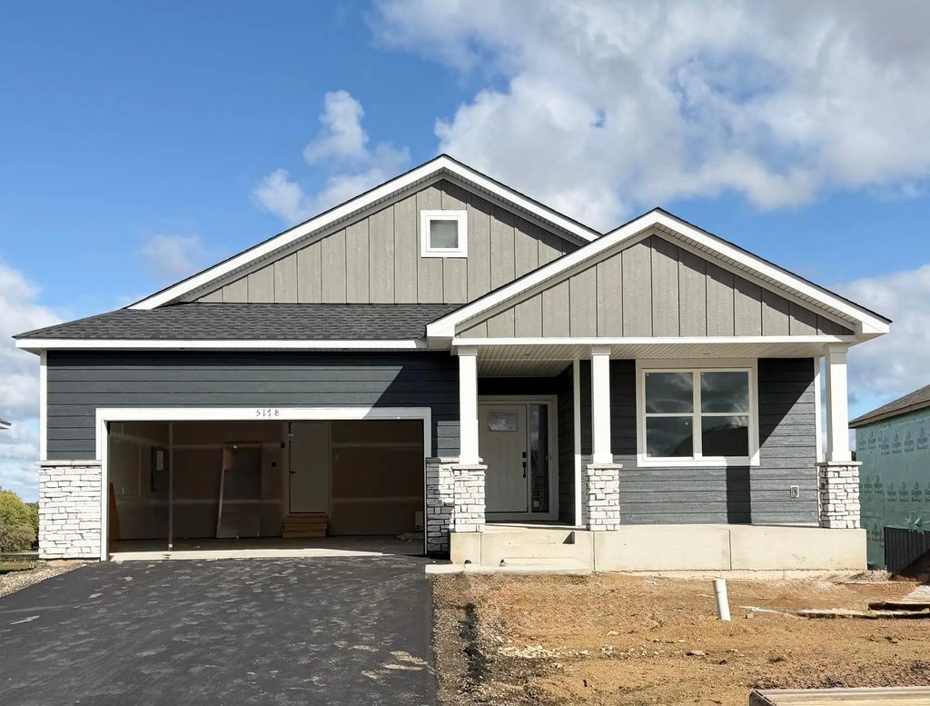 5178 Long Pointe Bay, Woodbury