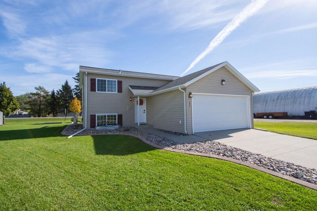 223 Maple Pointe Boulevard, Mapleton