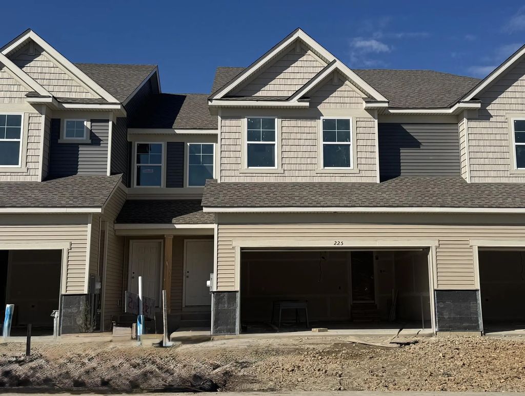 225 Huntington Drive, Waconia