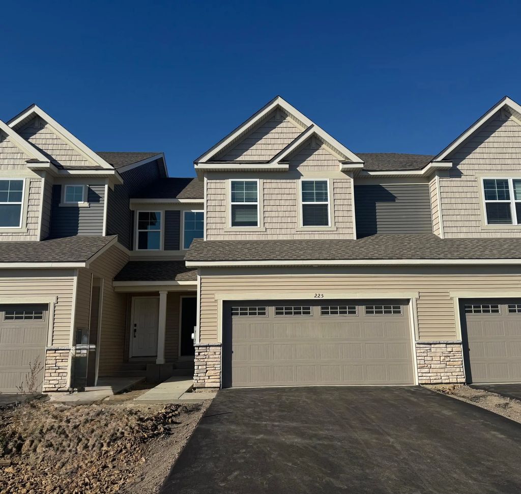 225 Huntington Drive, Waconia