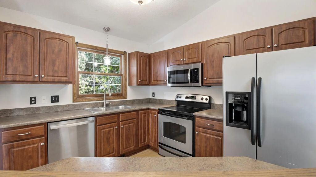 17604 Lorence Way, Eden Prairie