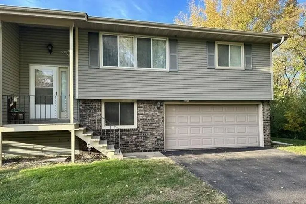 6858 Sandlewood Road, Woodbury