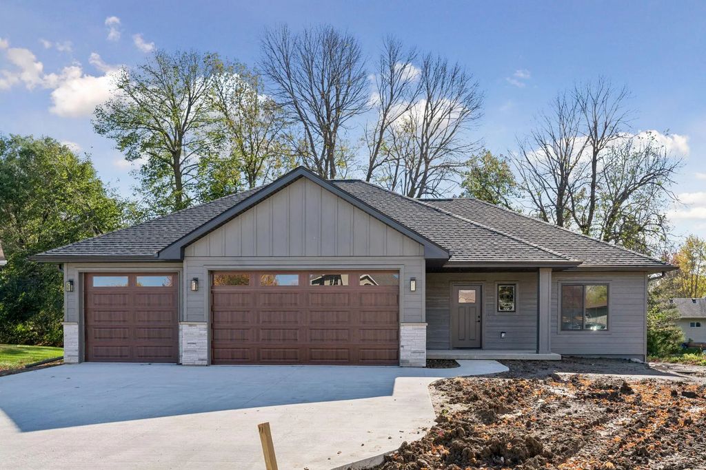 1239 Bellflower Lane, Owatonna