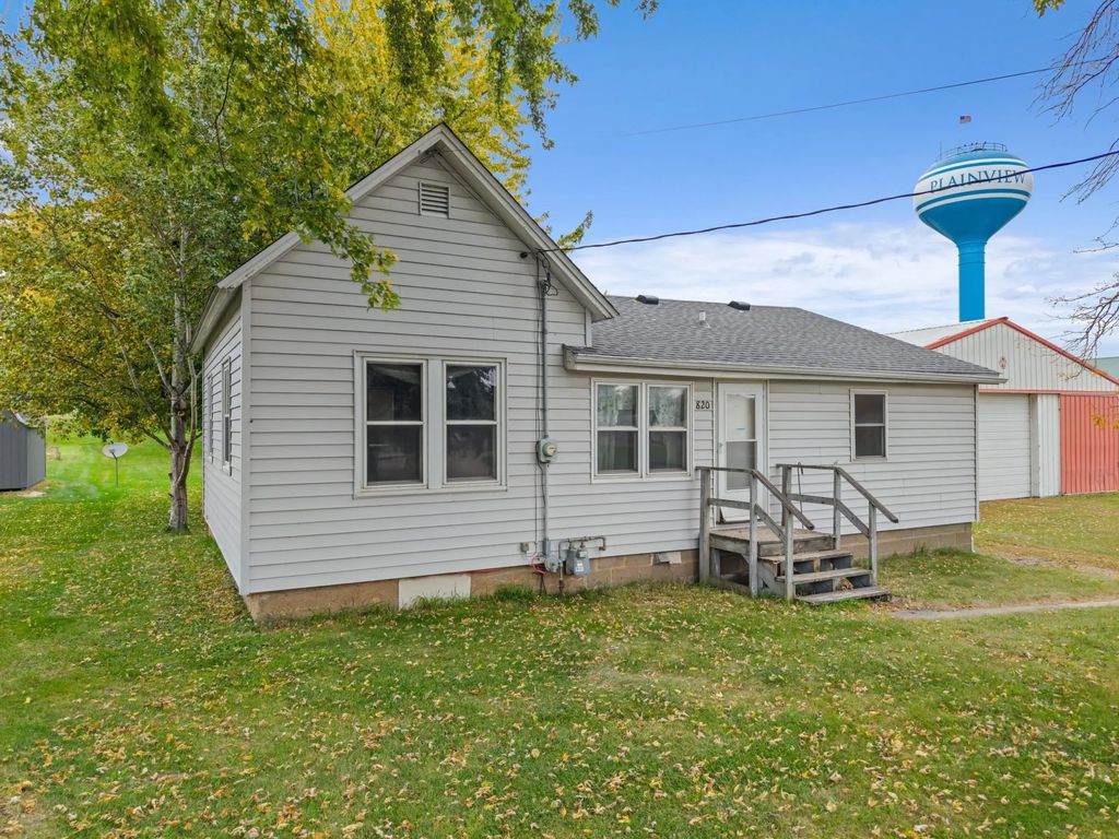 820 2nd Avenue Sw, Plainview