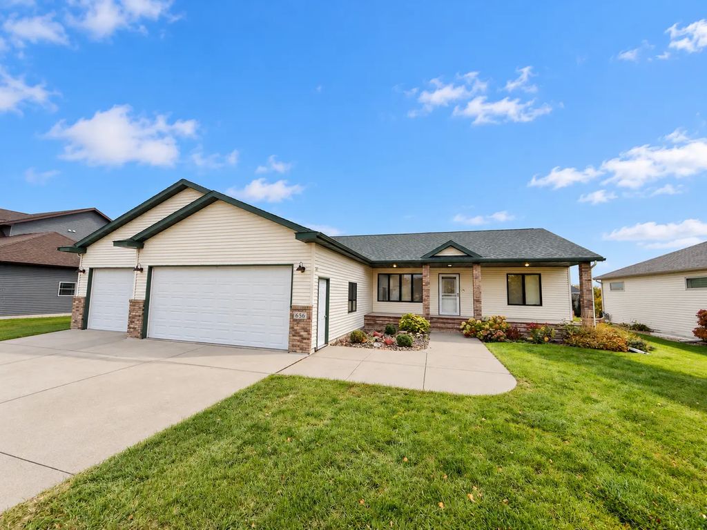 656 Westminster Drive, Moorhead