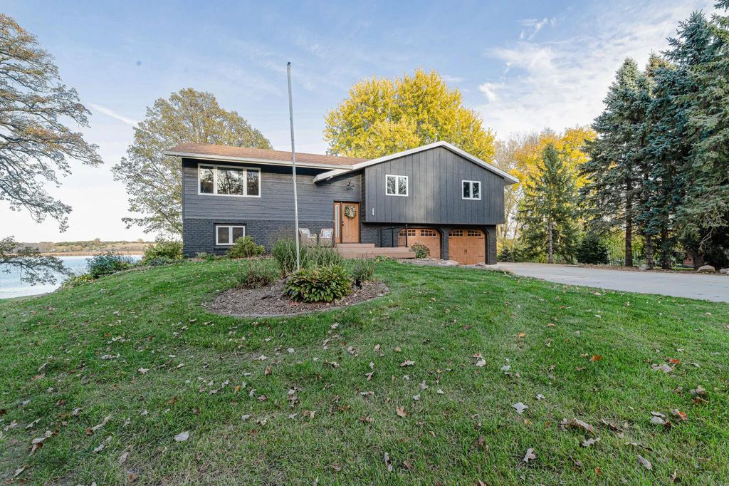 2400 Auburn Drive, Victoria