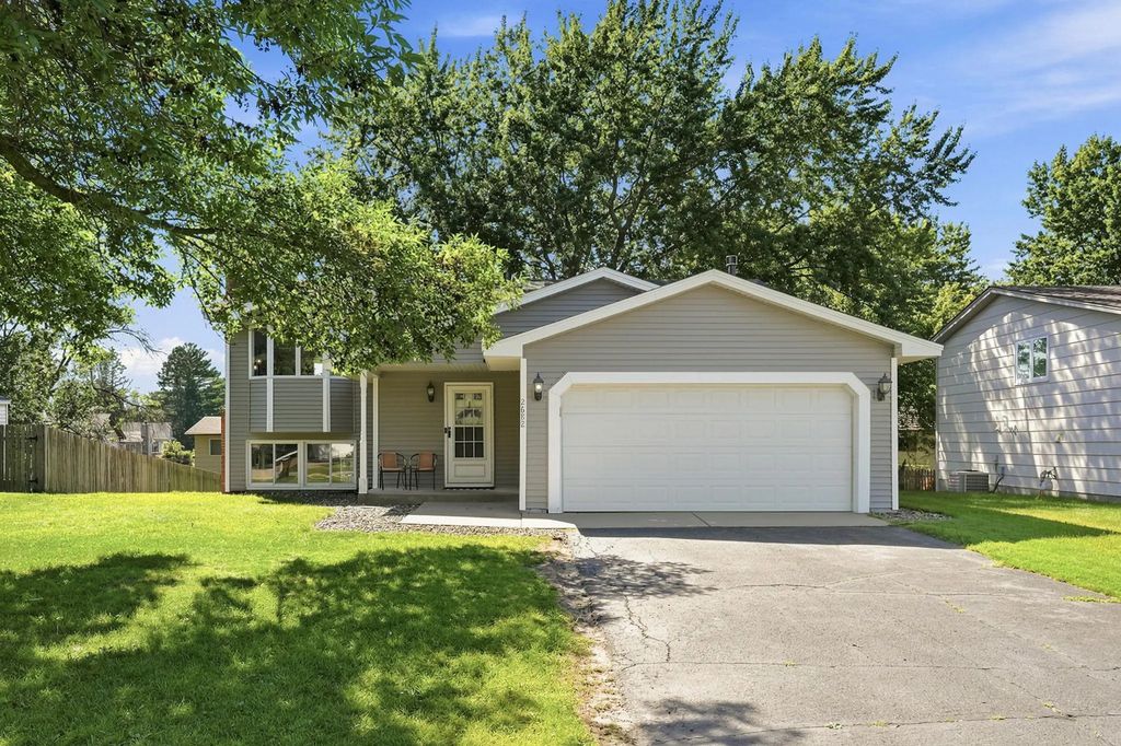 2682 Guthrie Avenue N, Oakdale