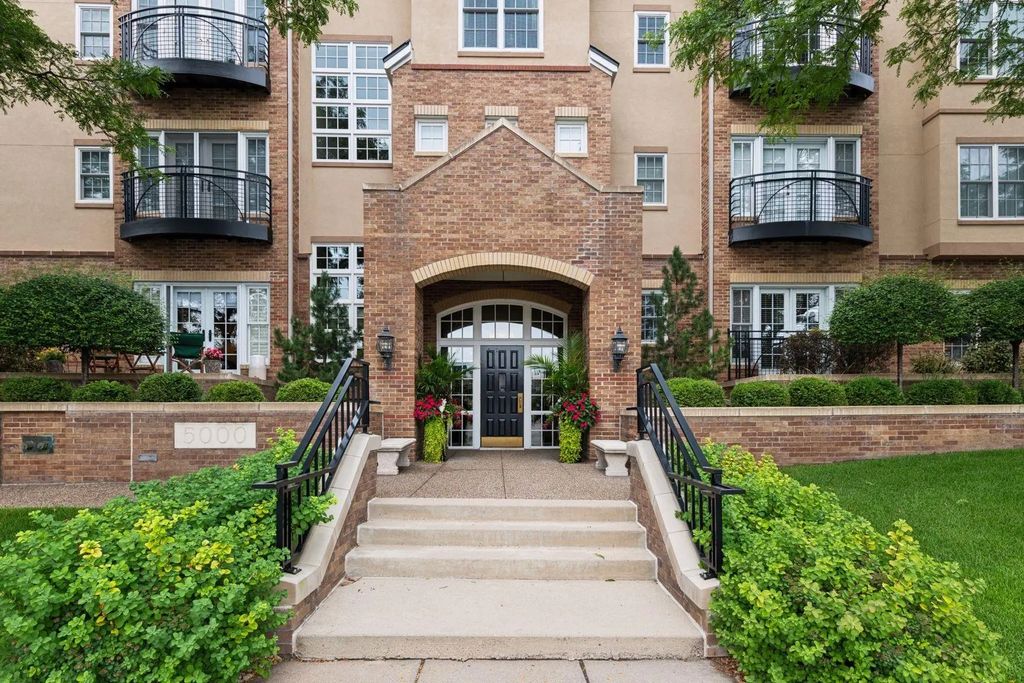 5000 Halifax Avenue S 107, Edina