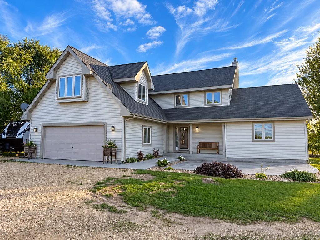 888 179th Street, Dresser