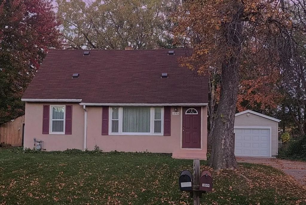 1844 Barclay Street, Maplewood