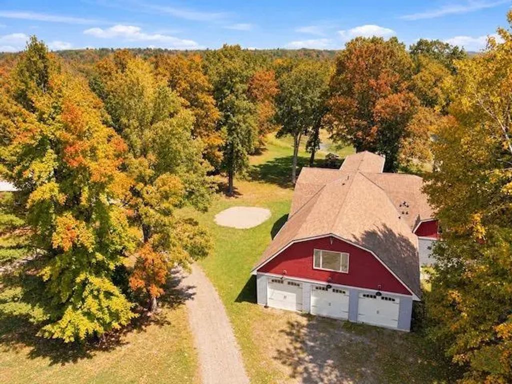 25053 Typo Creek Drive Ne, Stacy