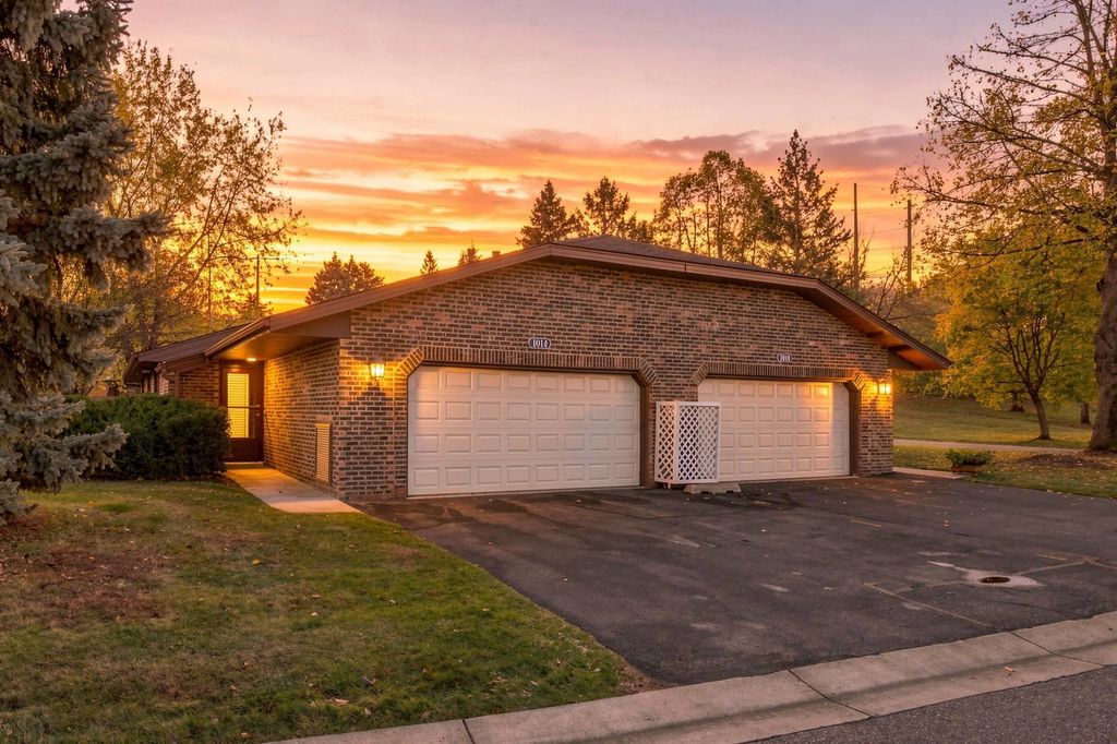 1014 Weston Lane N, Plymouth