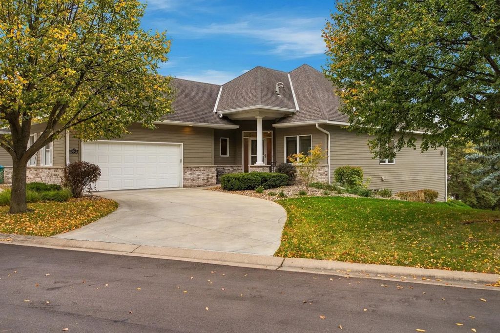 6042 Clarion Circle, Minnetonka