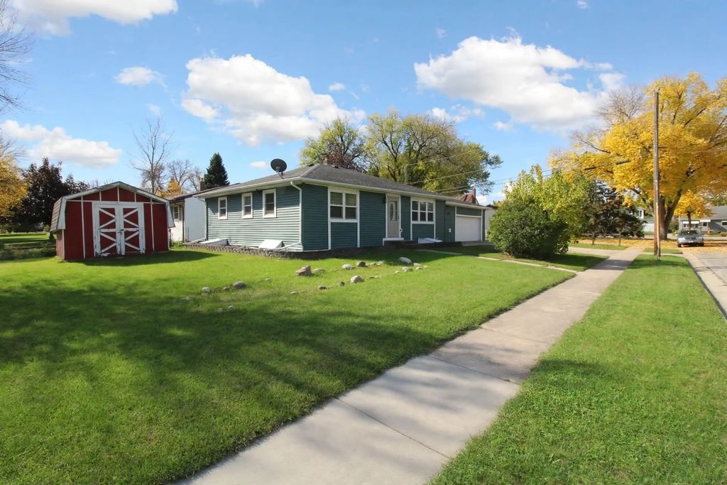 1409 13th Avenue N, Moorhead