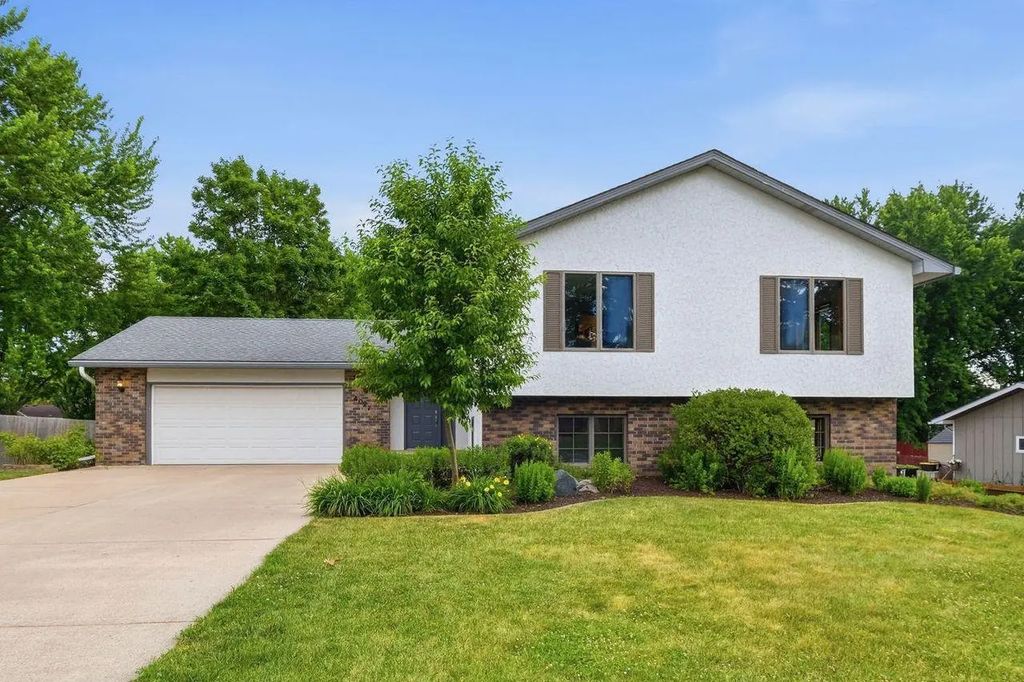 4027 Elmwood Drive, Saint Bonifacius