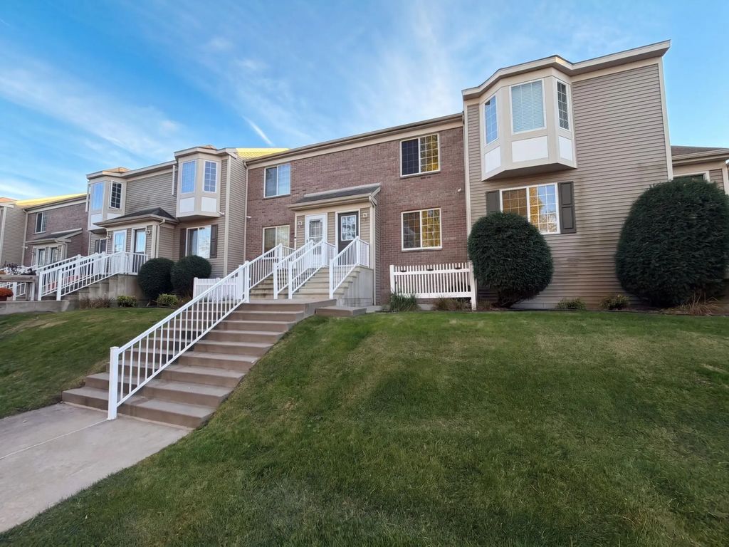 4964 Emmit Drive N 2, Hugo