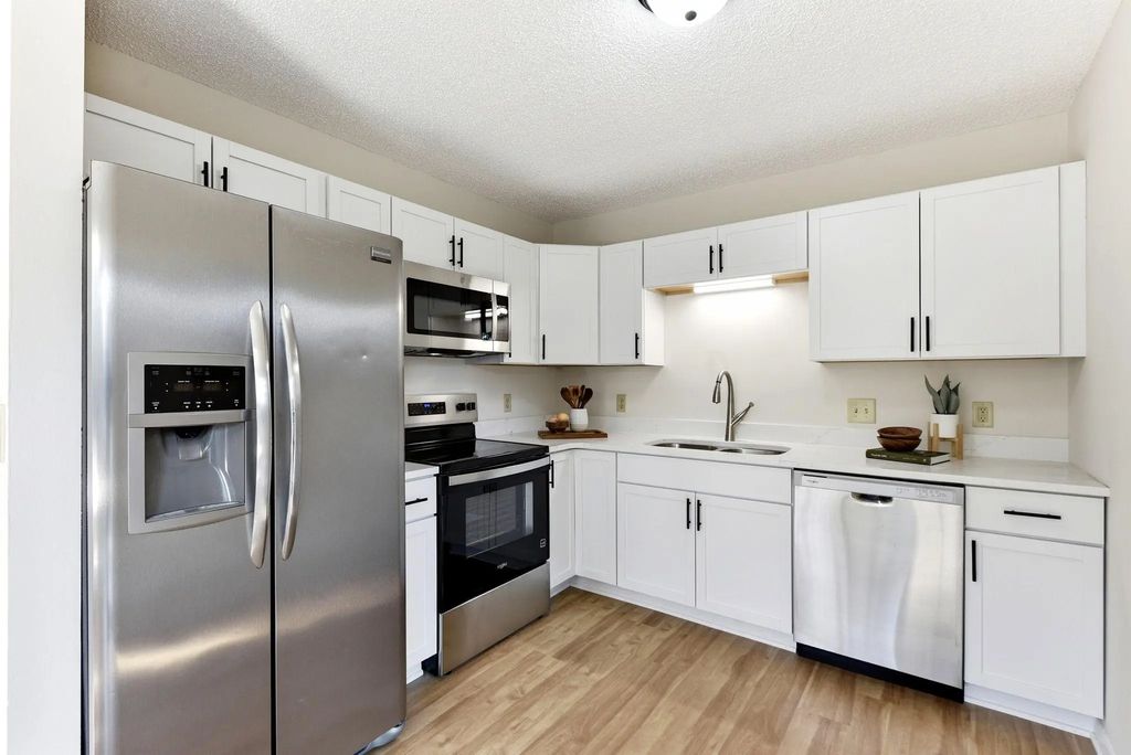 4233 Braddock Trail, Eagan