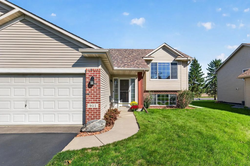911 Cobblestone Lane, Belle Plaine