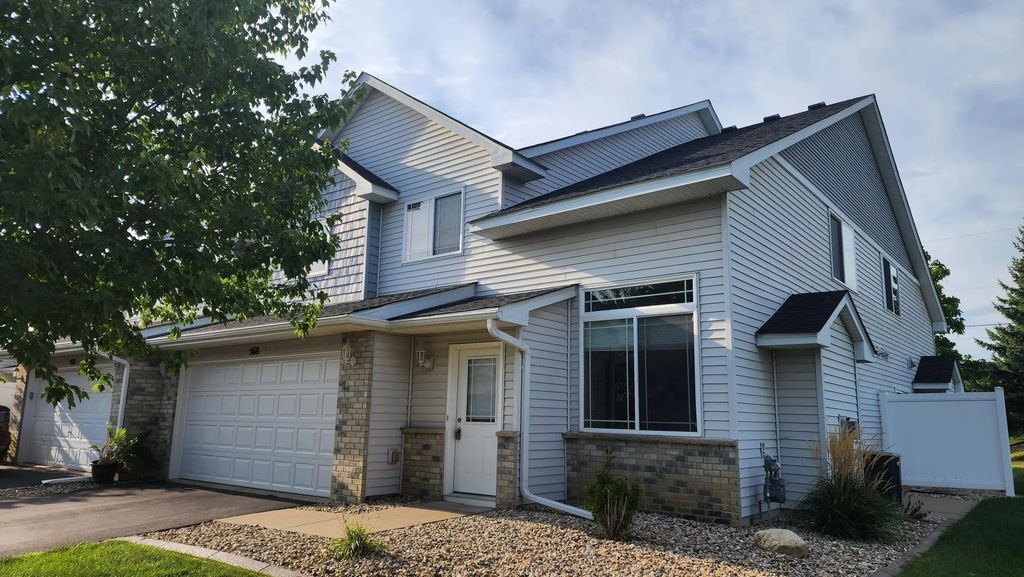 568 Cannon Way, Dundas